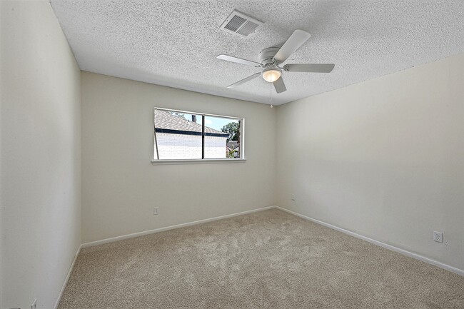 Building Photo - 2326 Turtle Creek Dr