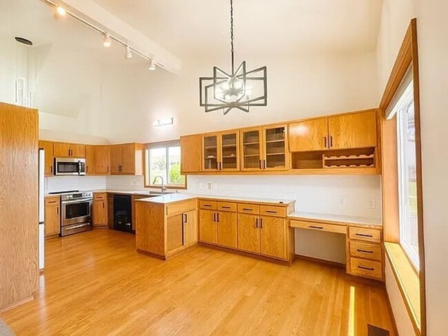 Building Photo - Stylish Meadow Springs Home Steps from the...