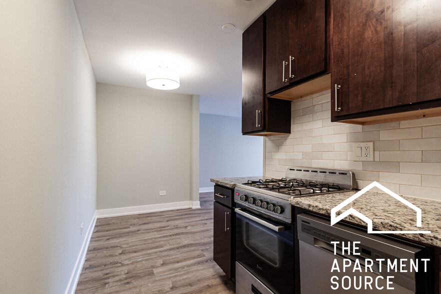 Building Photo - 454 W Barry Ave