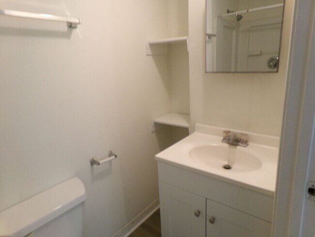 Building Photo - Spacious 3-Bedroom 2-Bathroom Home