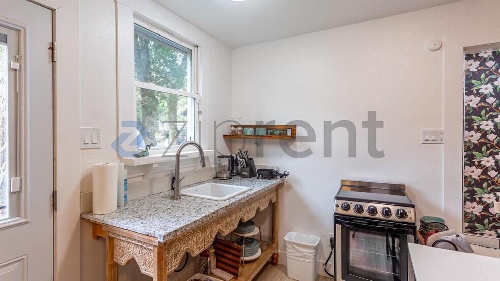 Building Photo - 6010 Cazadero Hwy