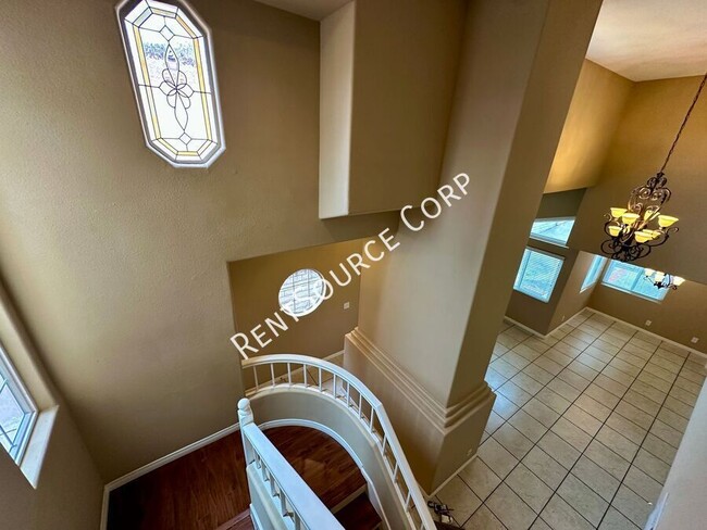 Building Photo - 3 Bedroom (2 Masters), 3 Full Bath House f...