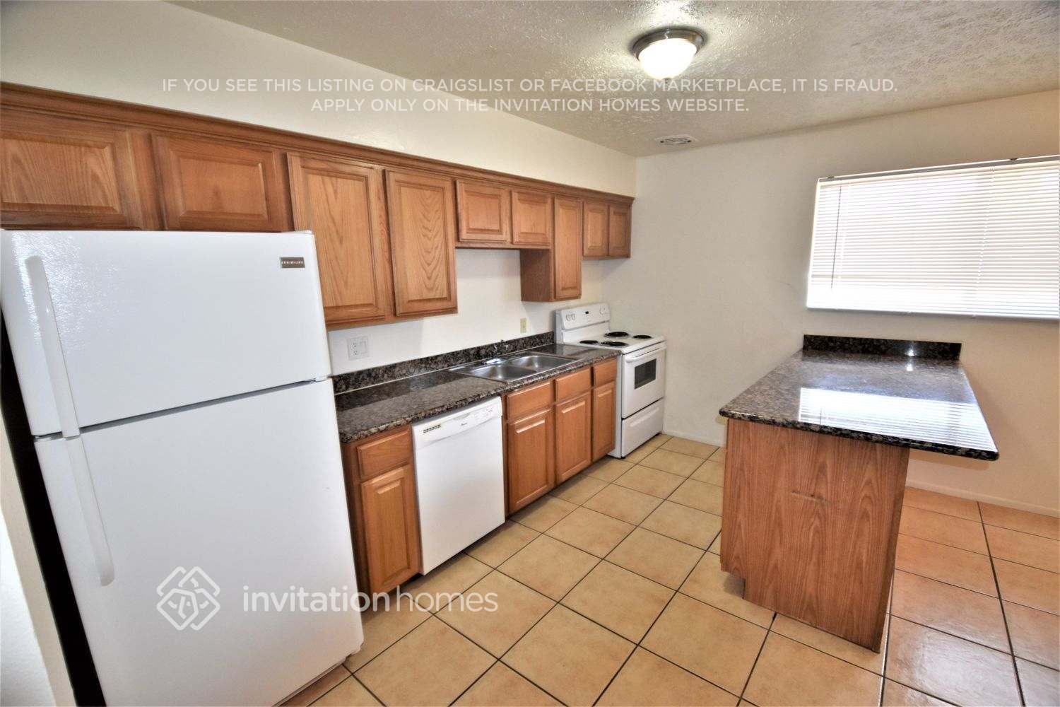 Building Photo - 3716 E Beverly Ln