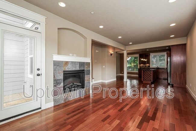 Building Photo - 9408 SE Causey Ave