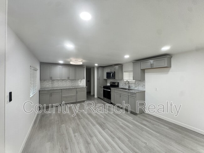 Building Photo - 5672 Pearl St