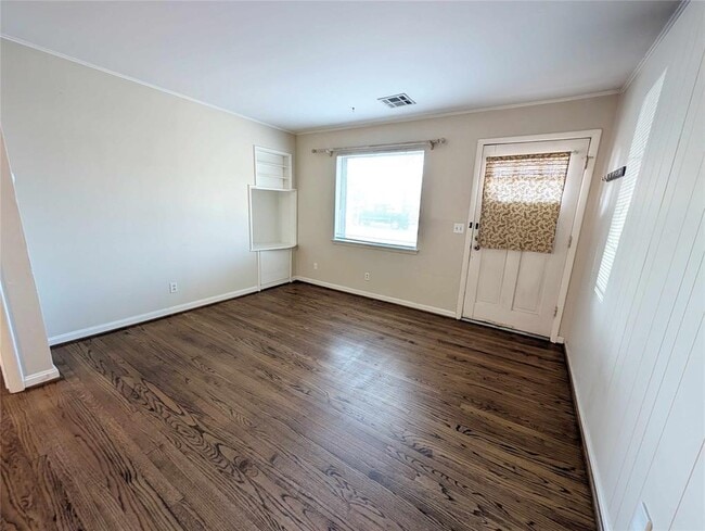 Building Photo - 2105 Westchester Dr