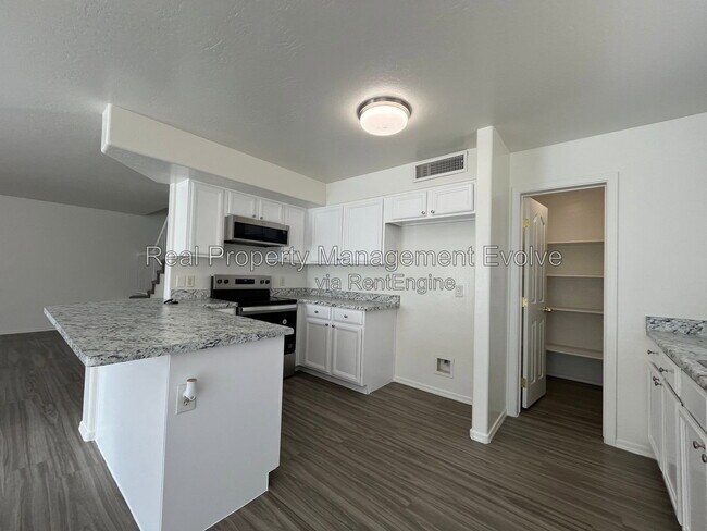 Building Photo - 7347 N 72nd Dr