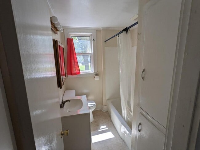 Building Photo - 37 St Paul St