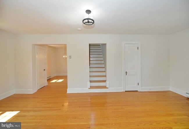 Building Photo - 31 W Whitlock Ave