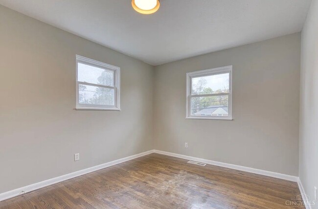 Building Photo - 833 W Galbraith Rd