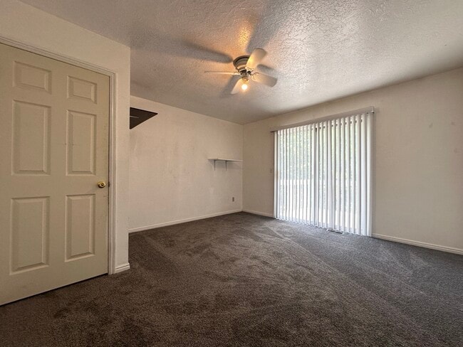 Building Photo - 1034 3350 N