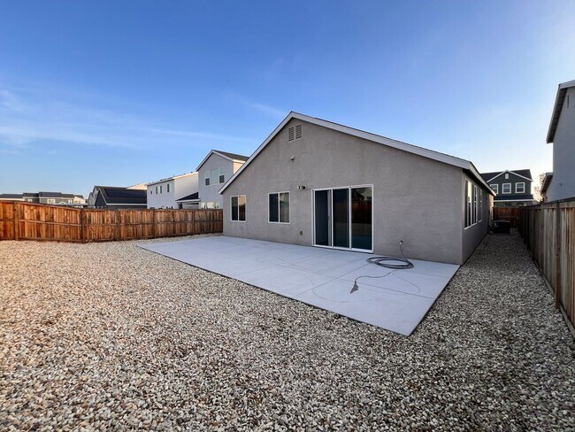 Building Photo - Northwest Bakersfield