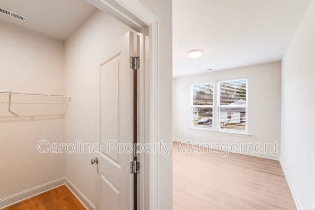 Building Photo - 645 Brookwood St