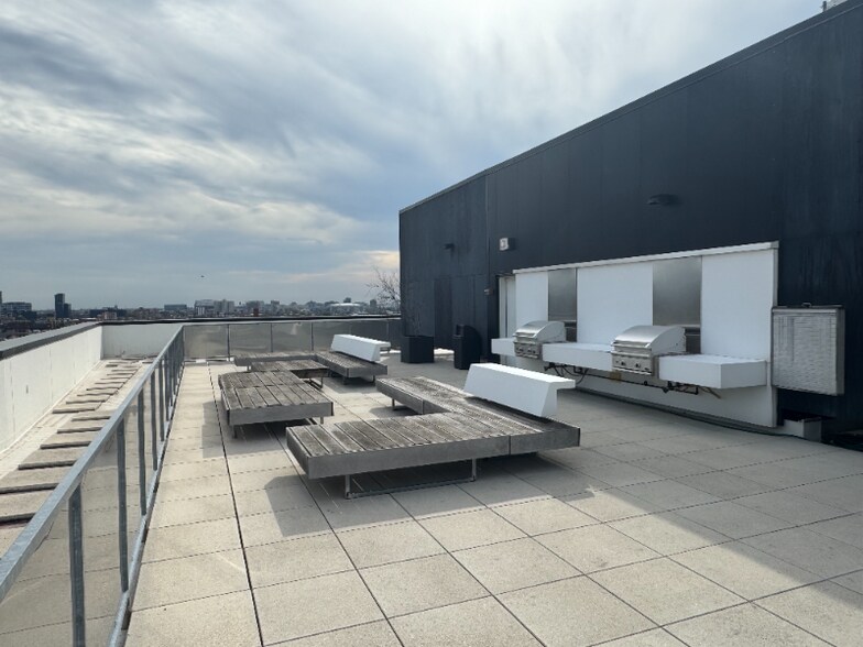 Building Photo - 1601 W Division St