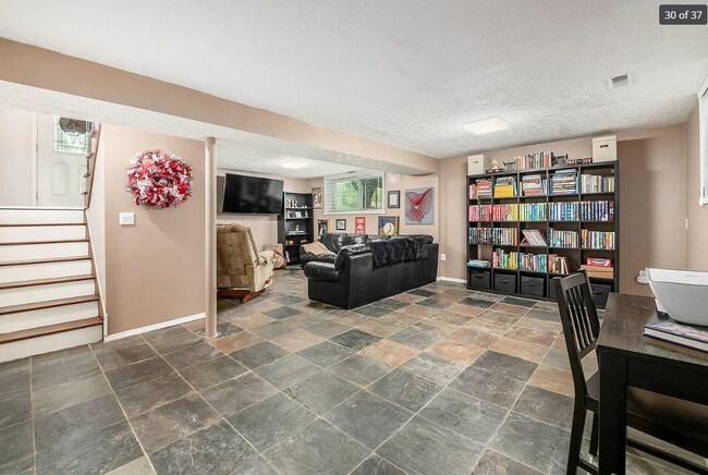 Building Photo - 95 Crown Hill Ct