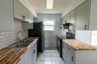 Building Photo - 5778 Split Oak Ln