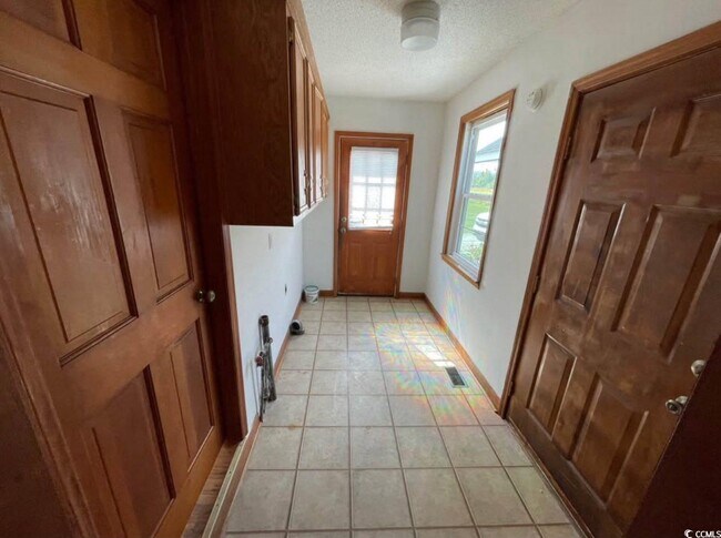 Building Photo - 163 Edwards Rd