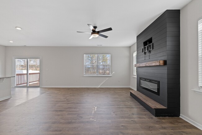 Building Photo - 49 River Bank Rd