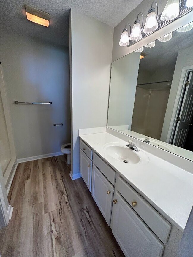 Building Photo - 2BR Condo in Holton Place – Pool, Porch, a...