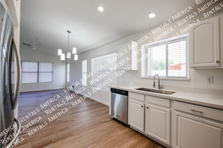 Building Photo - 2276 S Bahama Dr