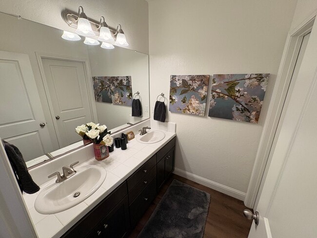 Building Photo - Beautiful 4 bedroom home for rent in Visalia, CA