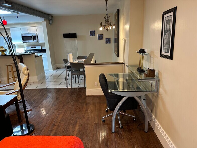 Building Photo - 3 W Hollister St