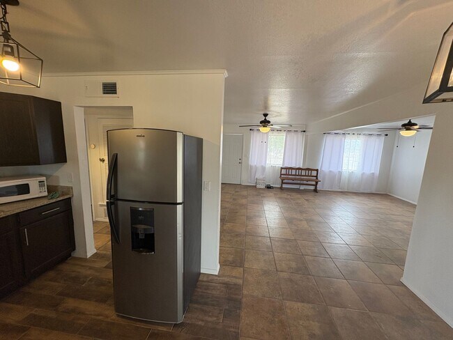 Building Photo - HOME FOR RENT IN NORTHEAST EL PASO