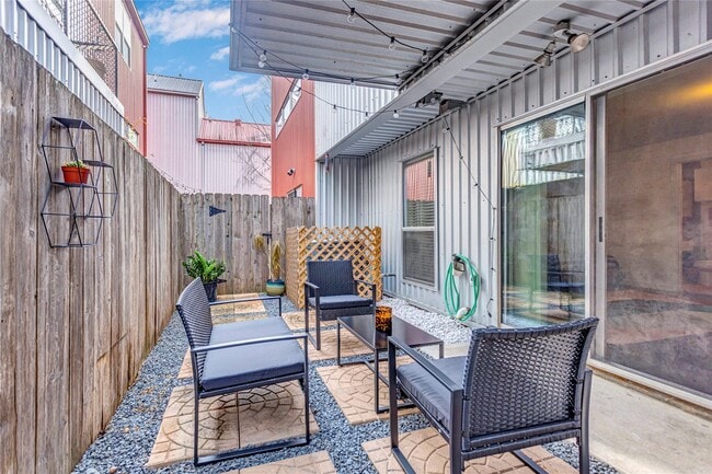 Building Photo - 2914 Commerce St