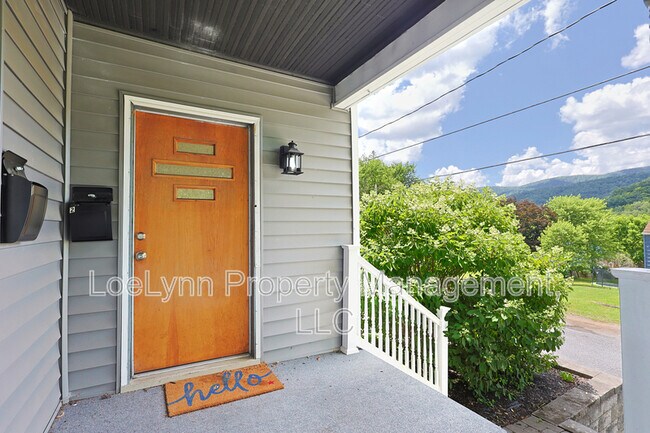 Building Photo - 505 B St