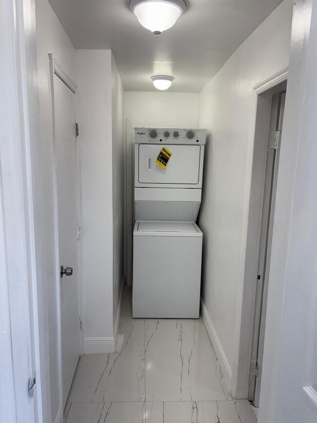 Building Photo - 230 SW 11th St