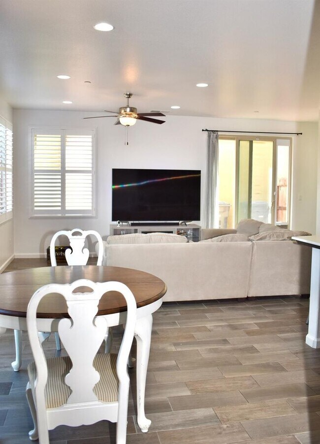 Building Photo - Stunning 3-Bedroom, 2.5-Bathroom Home for ...