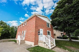 Building Photo - 862 Falcon Dr