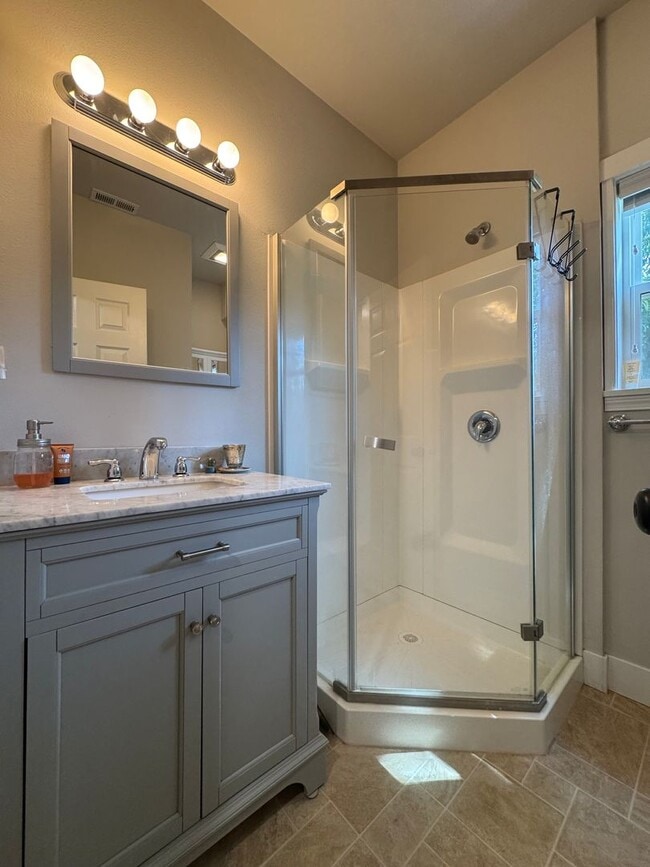 Building Photo - 3-Bed, 3-Bath Home for Lease w/ Rooftop De...