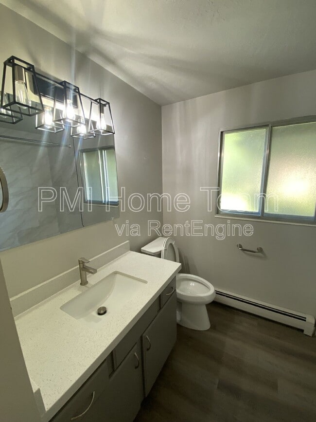 Building Photo - 241 E 200 N