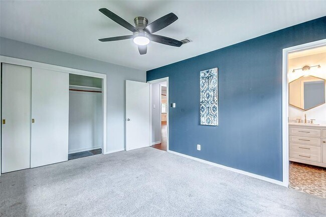 Building Photo - 515 Azaleadell Dr
