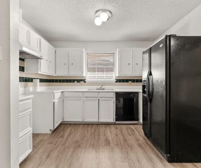 Building Photo - 1727 Ramada Dr