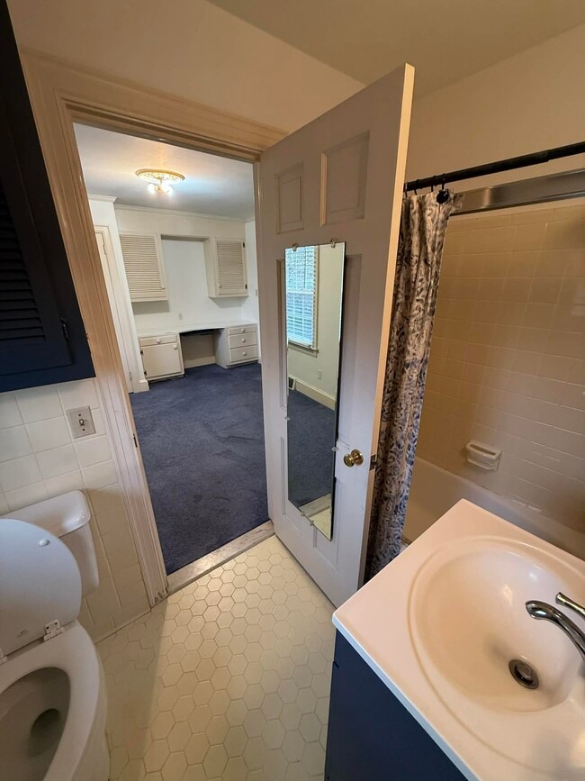 Building Photo - 5110 US Hwy 13 S