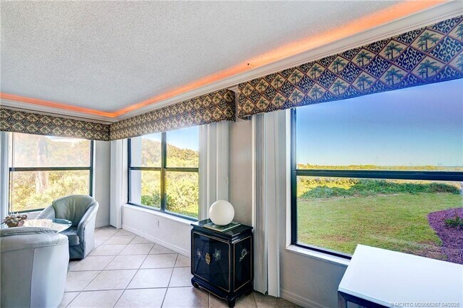 Building Photo - 1289 NE Ocean Blvd