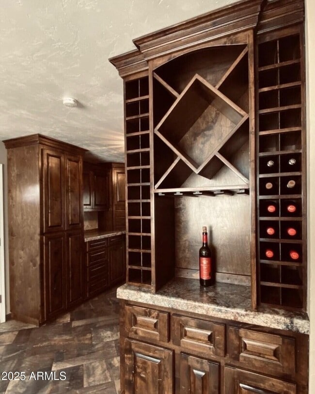 Building Photo - 1522 E 9th St