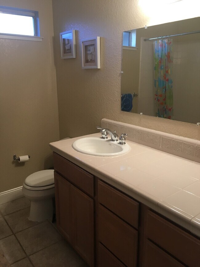 Building Photo - Beautiful Single Family Home in Waverly Pa...