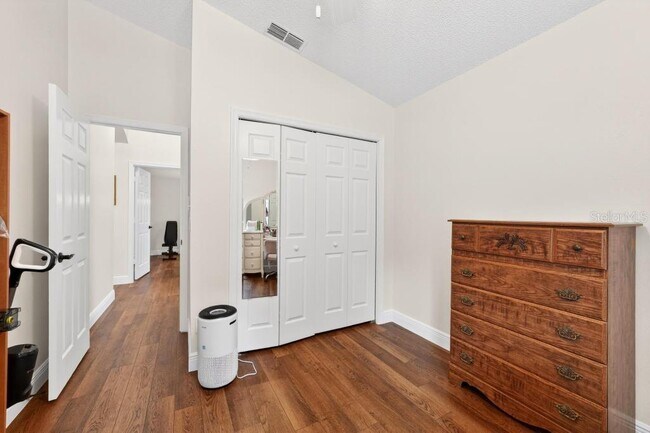 Building Photo - 5477 Glen Oak Pl