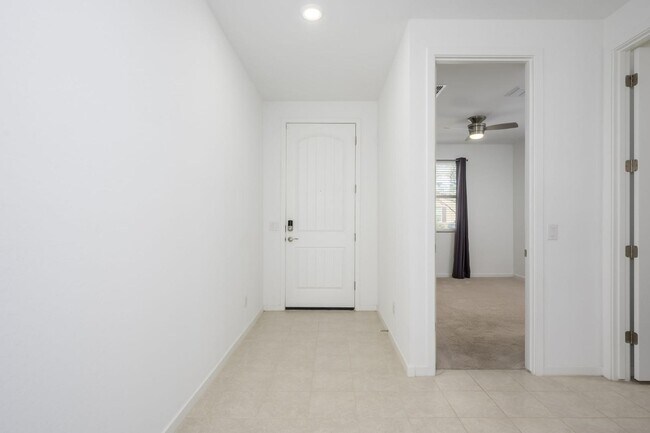 Building Photo - 17837 W Pinnacle Vista Dr