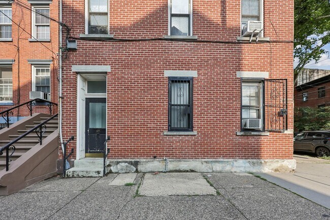 Building Photo - 69 Erie St