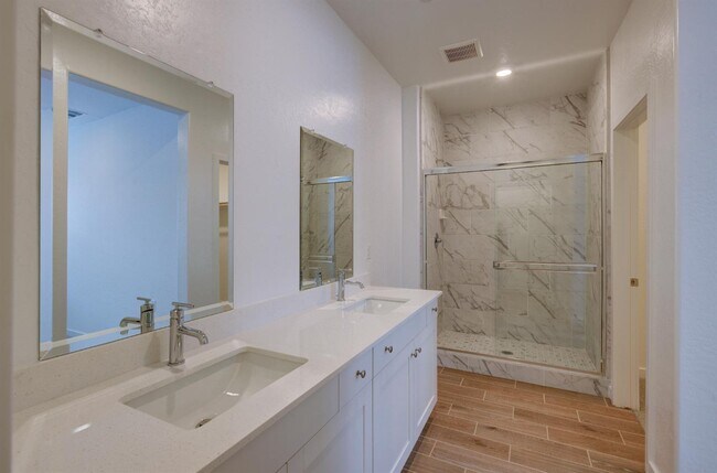 Building Photo - 905 Plum Tree Ave