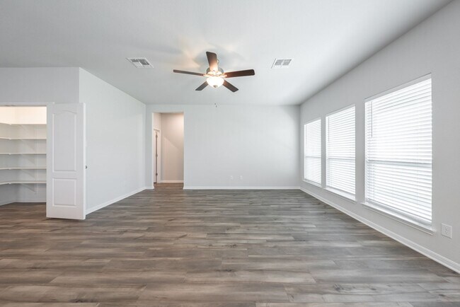 Building Photo - 4-Bedroom Temple Rental Near VA, Baylor Scott & White & Parks