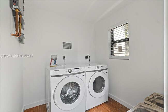 Building Photo - 601 SW 1st St