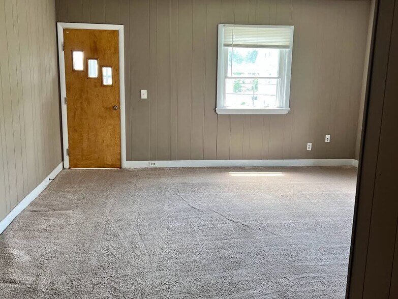 Living room - 10 Hull St