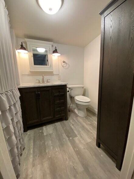 Bathroom - 7012 W 138th Ln