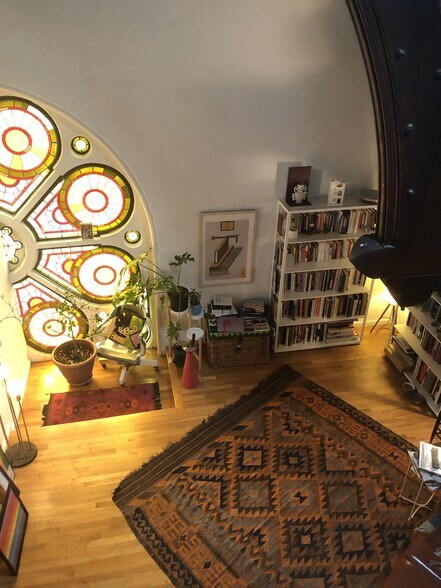 Building Photo - 19 Bow St