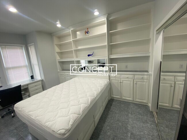 Building Photo - 60 London St